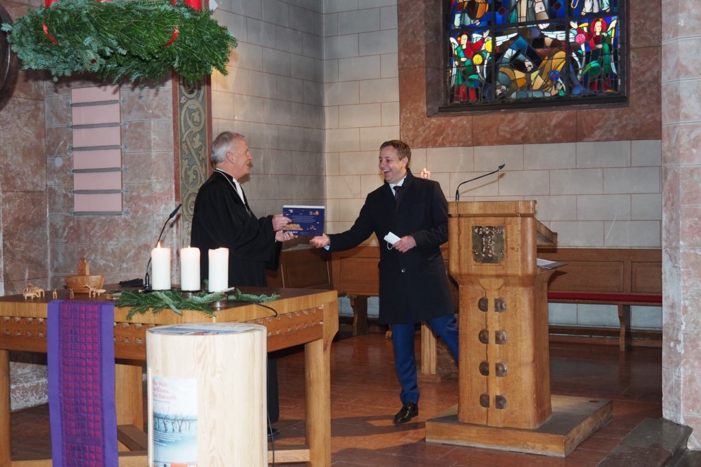 Dekan Peter Bertram dankt Oberbürgermeister Dr. Hümmer, Foto: Rieder