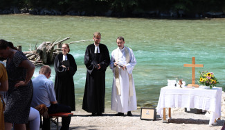 Pfarrerin Claudia Buchner, Pfarrer Thomas Huber und Pfarrer Florian Herrmann (von links) leiteten zusammen den Familiengottesdienst