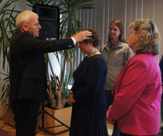 Einführung von Pfarrerin Daniela Herrmann (Mitte) Dekan Peter Bertram, Stefan Hradetzky und Carmen Baumgärtner (von links).