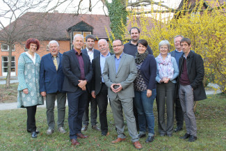 Dreimal drei: Die Dekanate Rosenheim, Traunstein und Bad Tölz sind jeweils mit Dekan, Kirchenvorsteher und Ehrenamtlichen im Vorstand des Zweckverbands vertreten. Derzeit im Vorstand (v. l.): Andrea Klopfer, Rolf Bechtel, der amtierende Vorsitzende Peter Bertram, Richard Graßl, Martin Steinbach, Wilfried Dietsch, Thomas Nether, Sibylle Baumgartner, Hanna Wirth, Florian Gruber und Edzard Everts