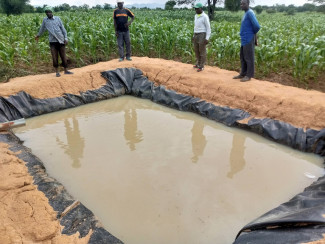 Regenwasser-Auffangbecken als Reserve für Trocken-zeiten.