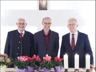 (von links nach rechts): Diakonie-Vorstand Hans-Jürgen Rippler, Diakon Michael Soergel, Stiftungsvorsitzender Volkmar Döring
